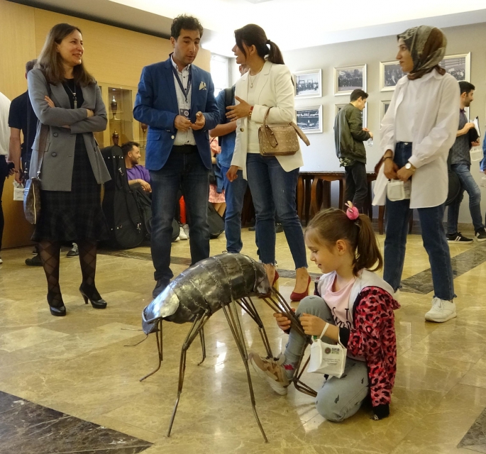 Atıkları heykele dönüştürdüler