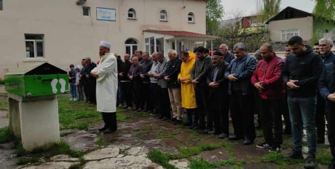 Motosiklet çarpan Elif hemşire ,son yolculuğuna uğurlandı