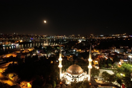 15 Temmuz yıl dönümünde Eyüpsultan Cami ve Çamlıca Camii'nden sela sesleri yükseldi