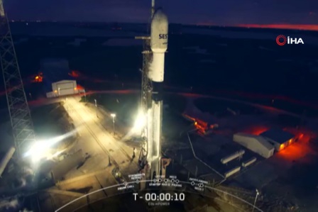 2 internet uydusu Falcon-9 roketi ile yörüngeye fırlatıldı