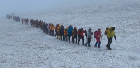 Ağrı Dağı'nda aynı gün 450 dağcı zirve yaptı