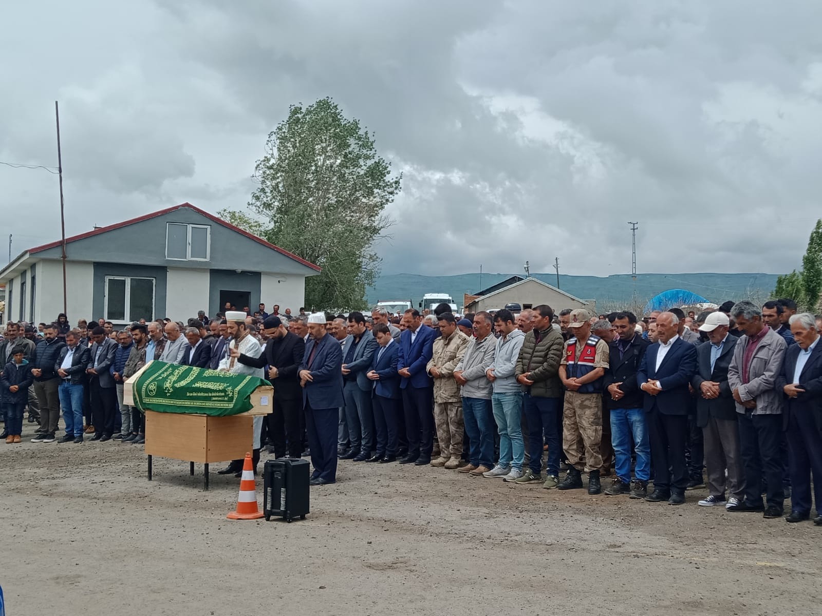 Arazi kavgasında öldürülen belediye meclis üyesi toprağa verildi