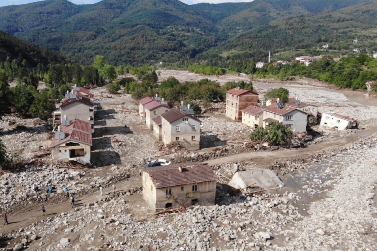 Ayancık'ta sel teyakkuzu: 3 köy boşaltıldı , 25 kişi yurda yerleştirildi