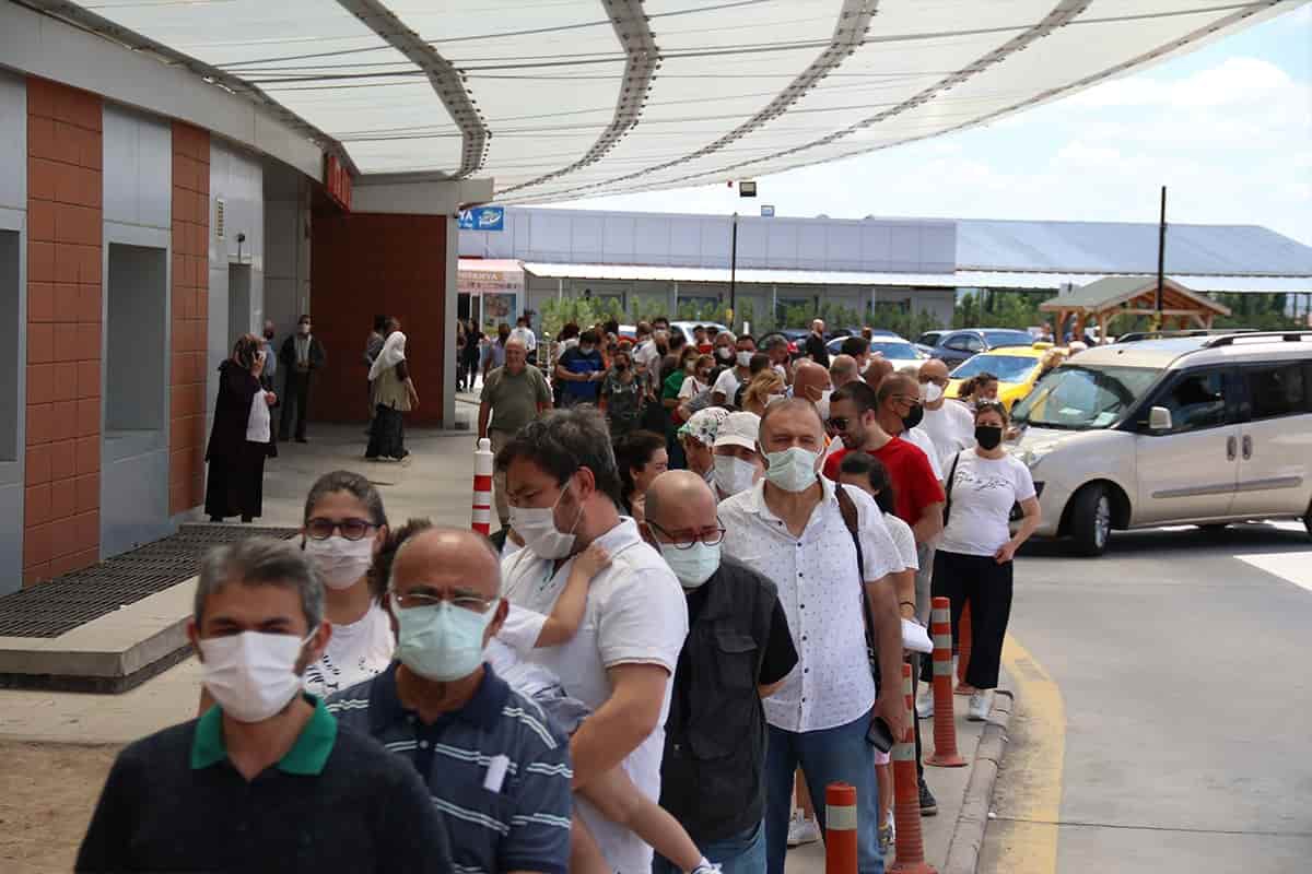 Bakan Koca'nın çağrısının ardından hatırlatma dozu randevuları doldu