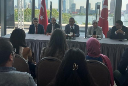 Bakan Özer, New York'ta Türk öğrenciler ve eğitim ataşeleriyle buluştu