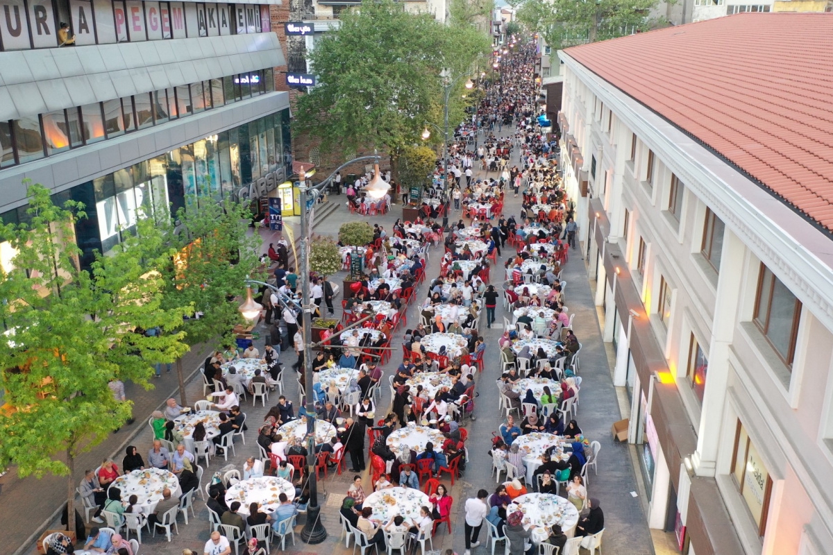 Bursa'da 10 bin kişilik tarihi iftar