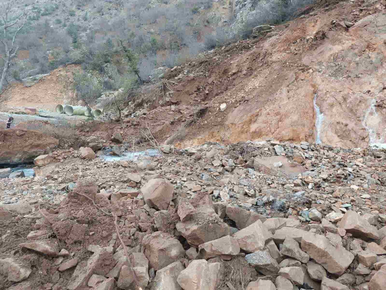 Çamlıkaya HES Tüneli heyelan nedeniyle ulaşıma kapandı