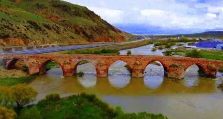 Çobandede Köprüsü ilk günkü ihtişamıyla göz kamaştırıyor