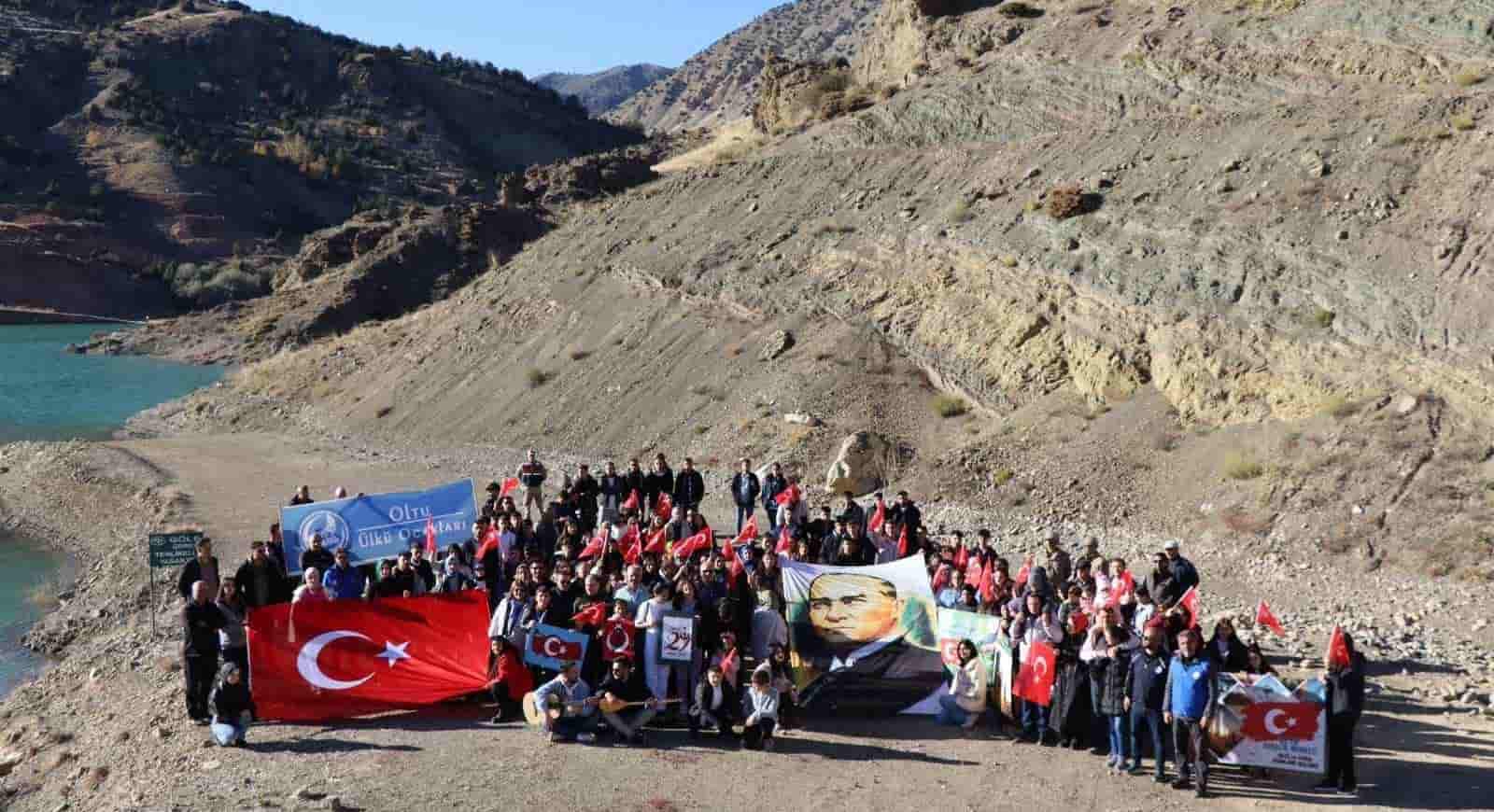 Doğa yürüyüşü ile Cumhuriyet coşkusunu yaşadılar