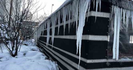 Erzurum'da 2 metrelik buz sarkıtları oluştu