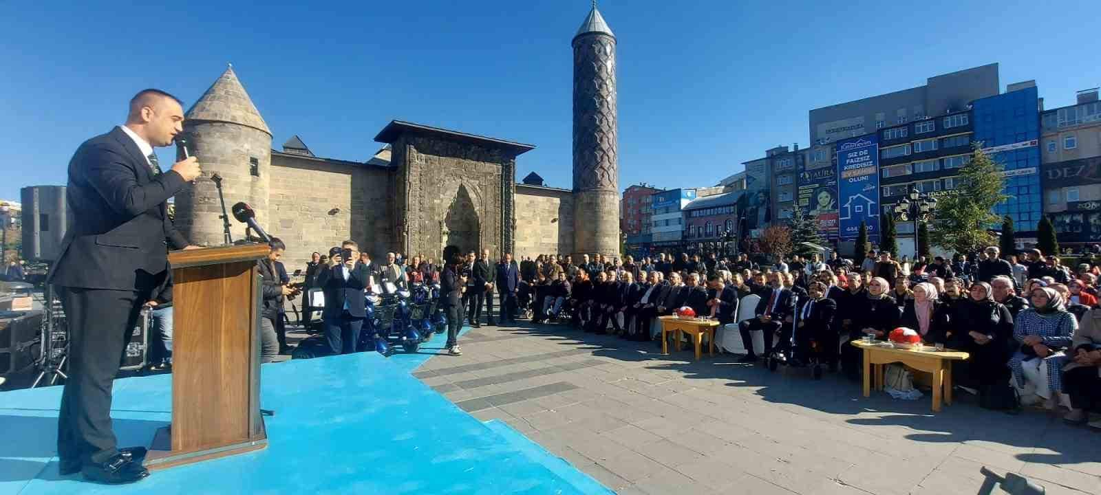 Erzurum’da “Engelleri Kaldırıyoruz” diye yola çıktılar