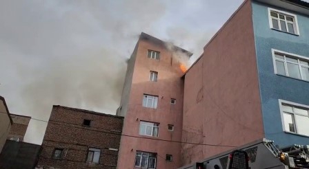 Erzurum'da korkutan çatı yangını