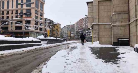 Erzurum güne karla uyandı