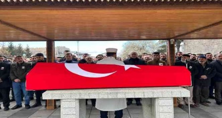 Görev yerine giderken trafik kazasında şehit olan Polat, memleketi Erzurum'da son yolculuğuna uğurlandı