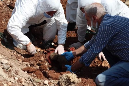 Halep'te toplu mezardan 5 ceset çıktı