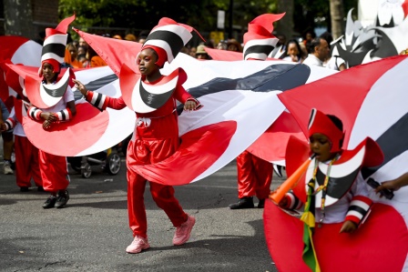 İngiltere'de 2 yılın ardından 'Notting Hill Karnavalı' başladı