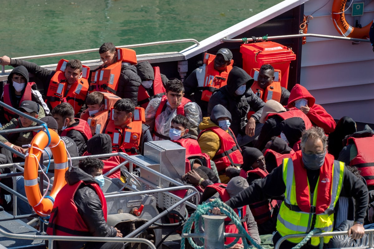 İngiltere, yasa dışı göçmenleri 14 Haziran'da Ruanda'ya göndermeye başlayacak