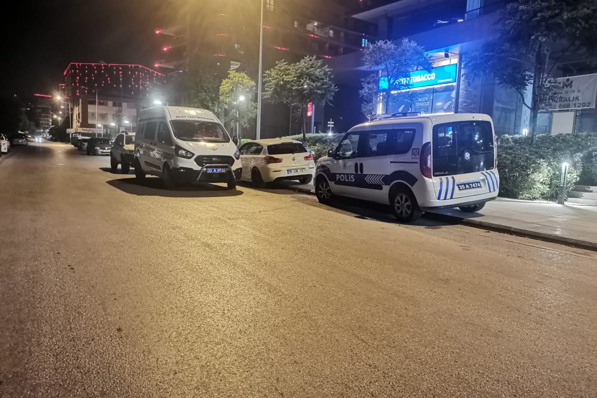 İzmir'de eşi tarafından tabancayla vurulan kadın hayatını kaybetti