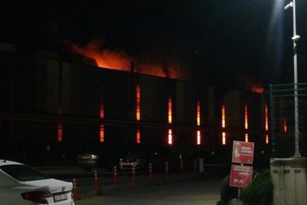 Kocaeli'de demir çelik fabrikasında çıkan yangın söndürüldü