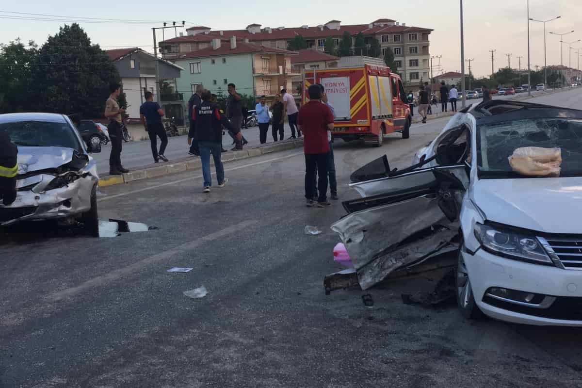 Konya'da 3 araçlı zincirleme kaza: 13 yaralı