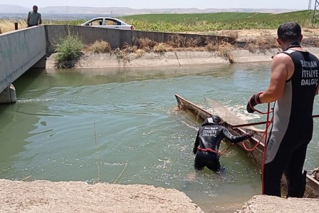 Koyunu kurtarmak isteyen çoban akıntıya kapıldı