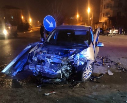 Malatya'da iki otomobil çarpıştı: 1’i ağır 3 yaralı