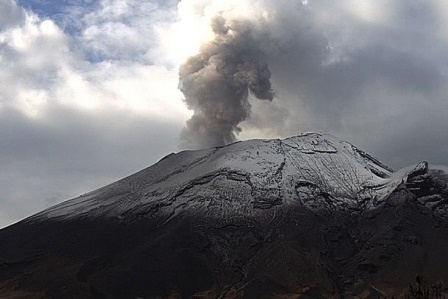 Meksika'daki Popocatepetl Yanardağı'nda son 8 günde üçüncü patlama