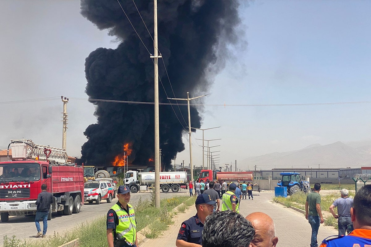 Niğde'de yağ fabrikasında yangın