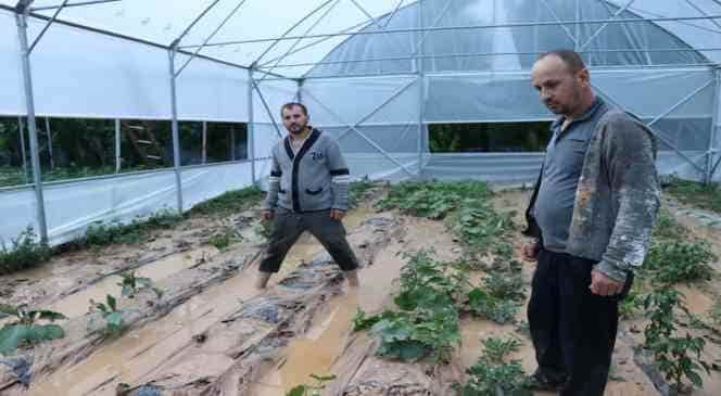 Oltu’da sağanak yağış sele dönüştü