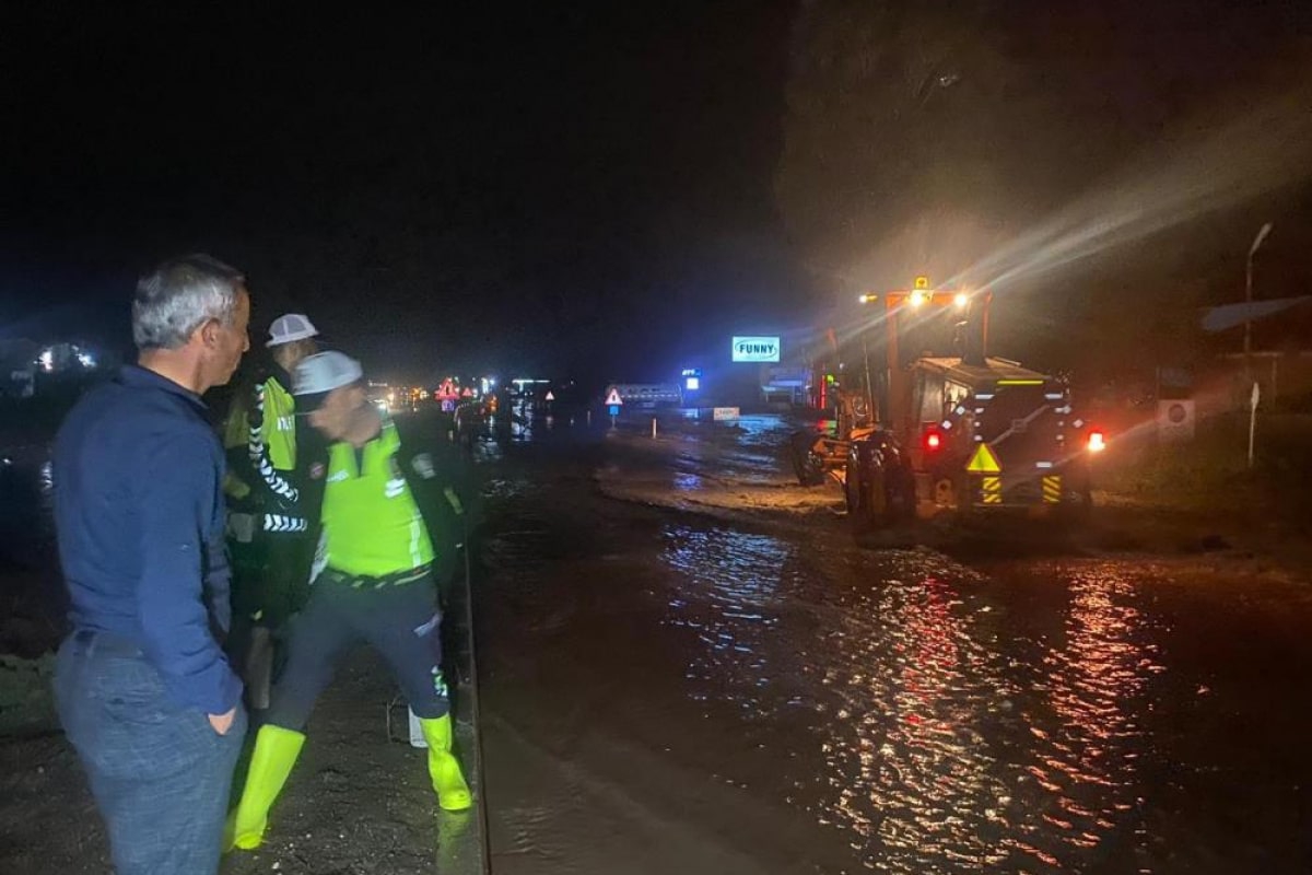 Sel nedeniyle kapanan Nevşehir-Aksaray karayolu trafiğe yeniden açıldı