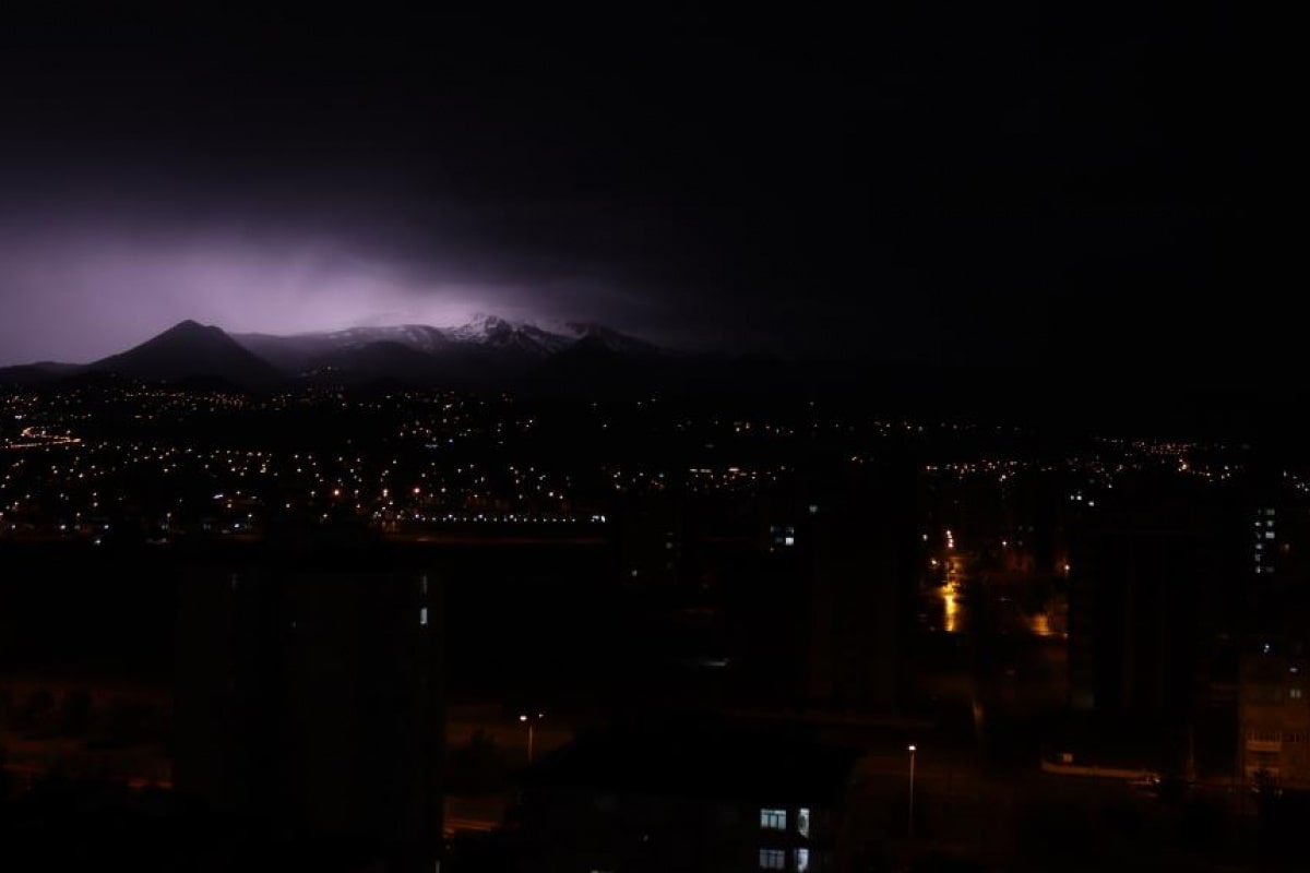 Şimşekler Erciyes'i aydınlattı, muhteşem fotoğraf ortaya çıktı