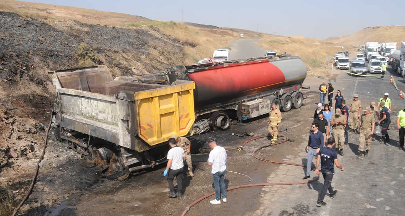 Şırnak’ta karşı şeride geçen hafriyat kamyonu tır ile çarpıştı: 1 ölü, 1 yaralı