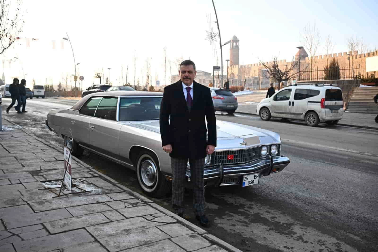 Vali Mustafa Çiftçi, Alparslan Türkeş’in aracıyla şehir turu attı