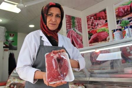 Vejetaryen olması kasap olmasına engel olmadı, çalışma titizliğiyle erkeklere taş çıkardı