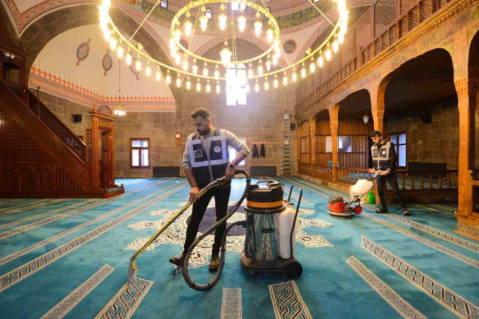 Yakutiye’de Camiler Ramazan’a Hazırlanıyor