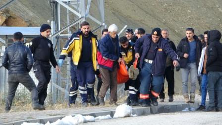 Yüksekova’da biri doktor 3 kişi silahla vurulmuş halde bulundu